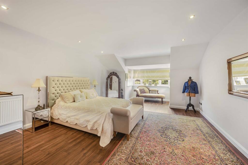 6 bedroom detached house for sale in Bow Green Road, Bowdon, Altrincham, WA14